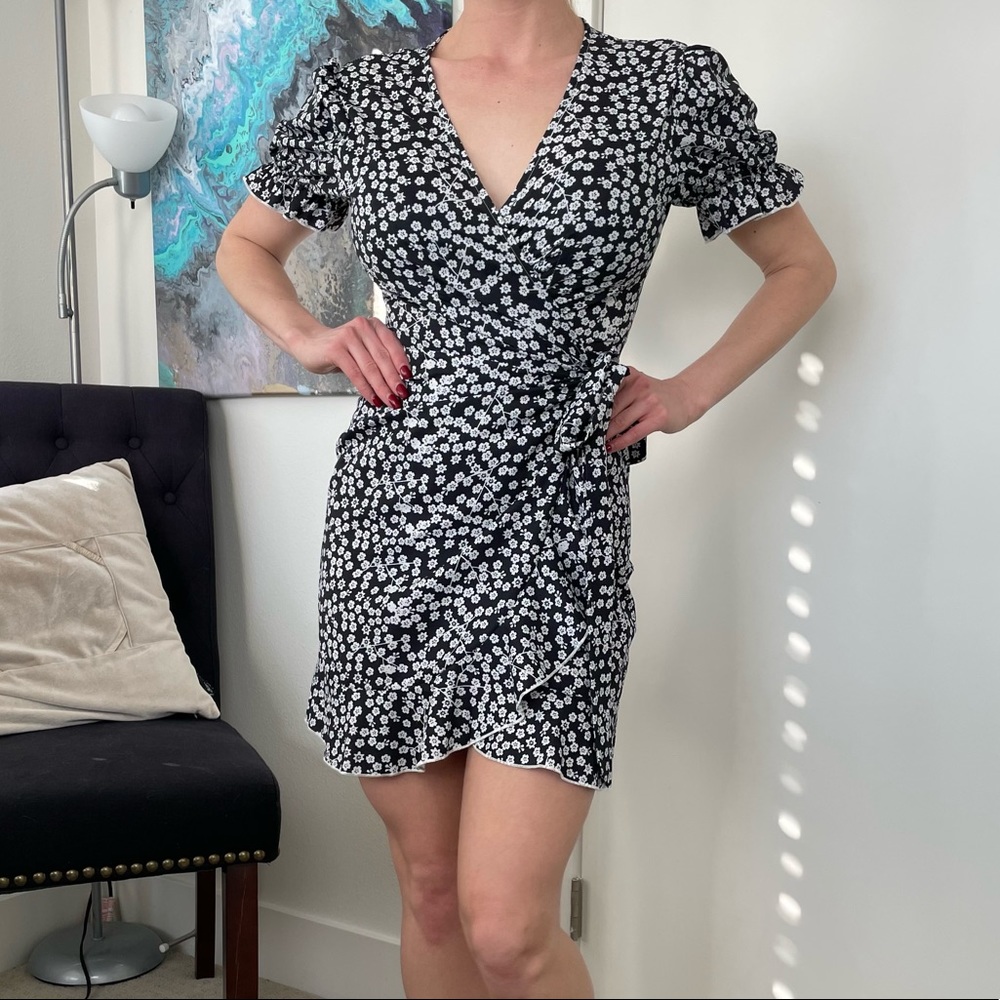 Black & White Short Sleeve Flower Dress